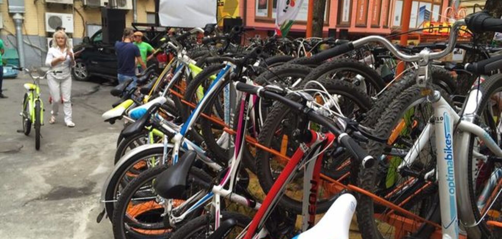 В Киеве открылся первый велохаб: опубликованы фото