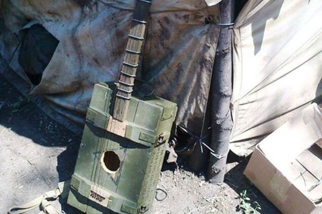 Міноборони показало грізну дівчинку і сувору гітару бійців АТО: фотофакт