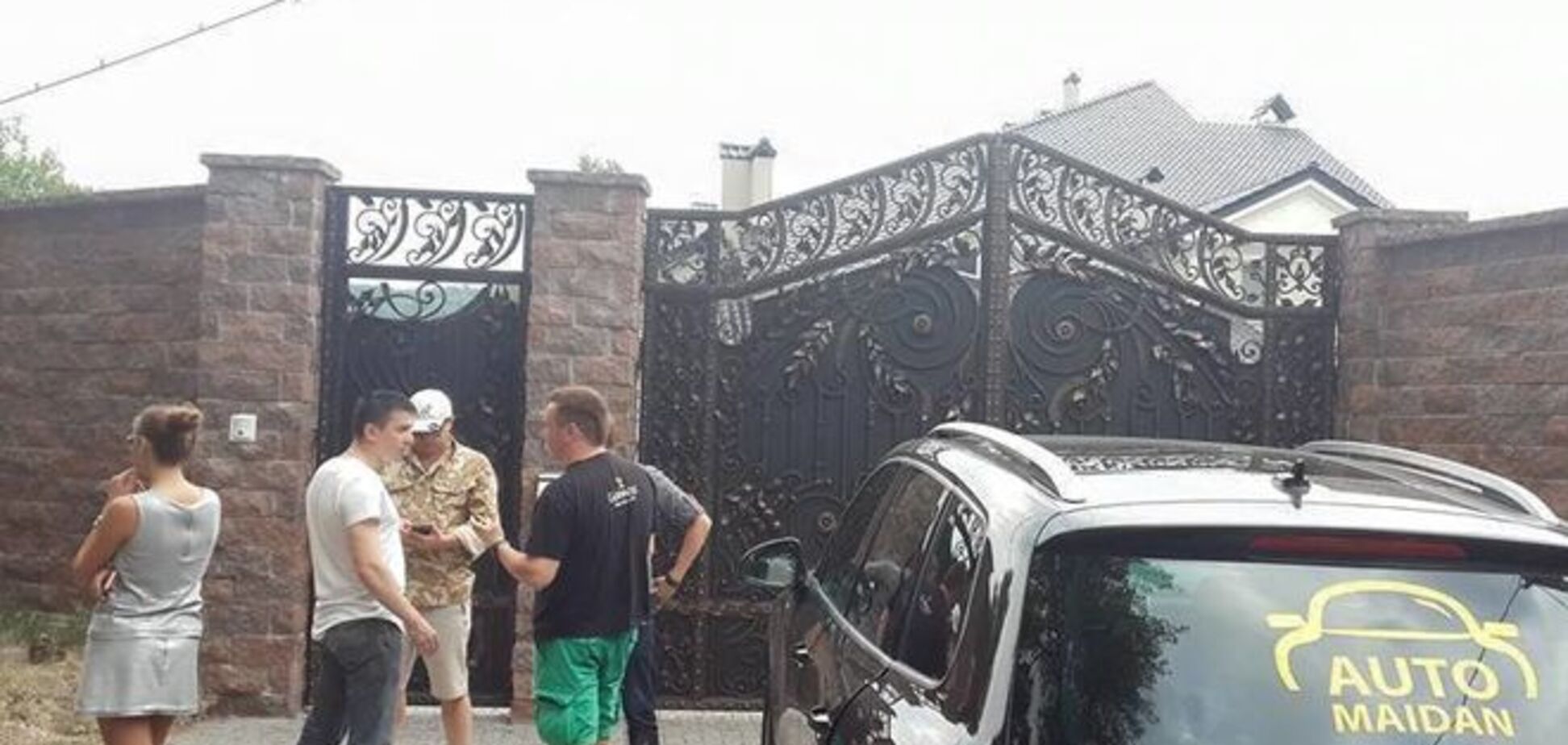 Штурм особняка на Трухановом острове: 'Автомайдан' вместе с 'копами' послали на три буквы