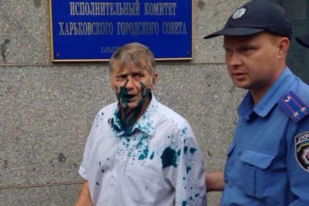 В Харькове депутата облили зеленкой из-за России: опубликованы фото