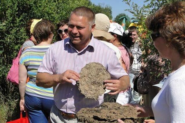 В России три месяца готовились к конкурсу по метанию коровьим навозом