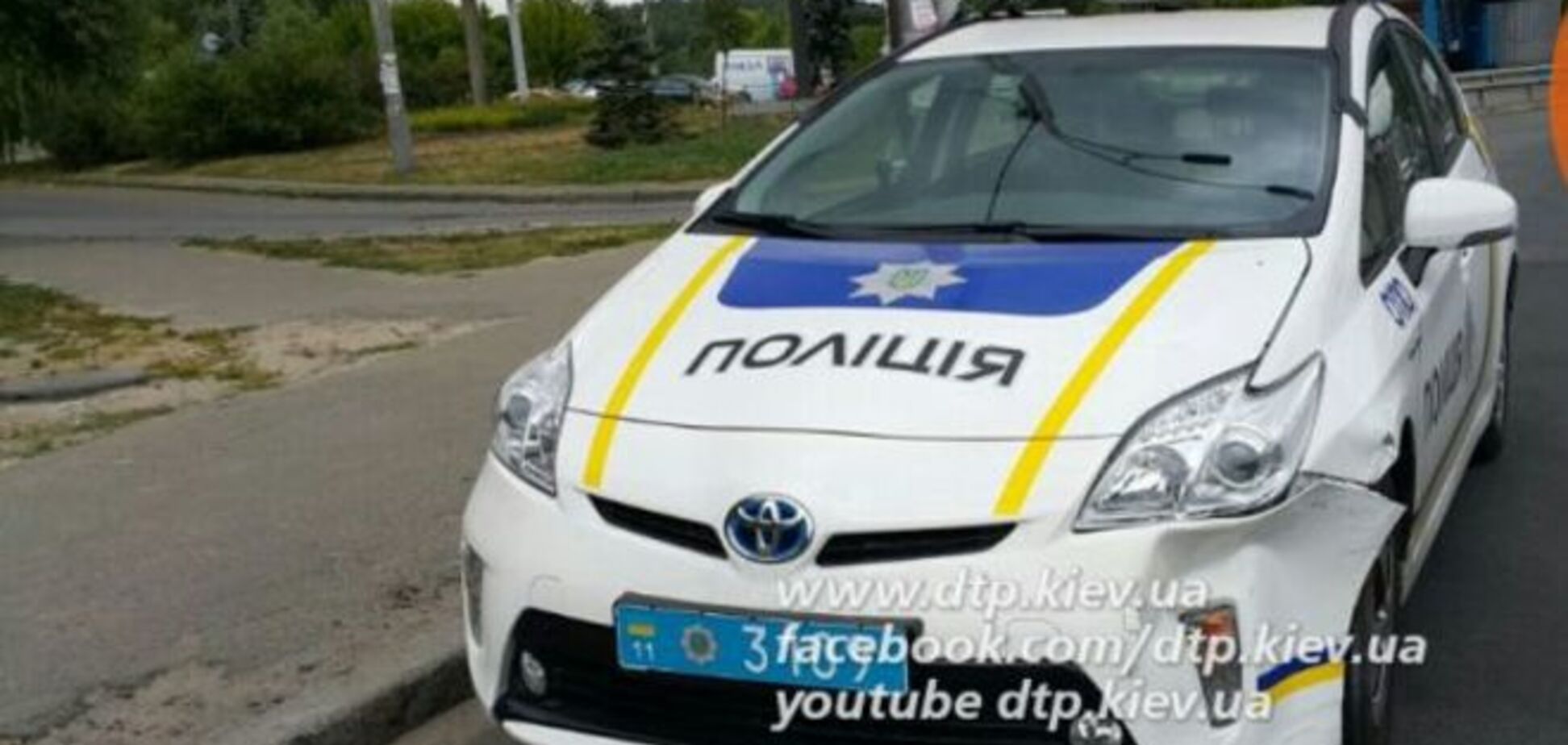 Новые киевские патрульные устроили ДТП, выехав на 'красный': фотофакт