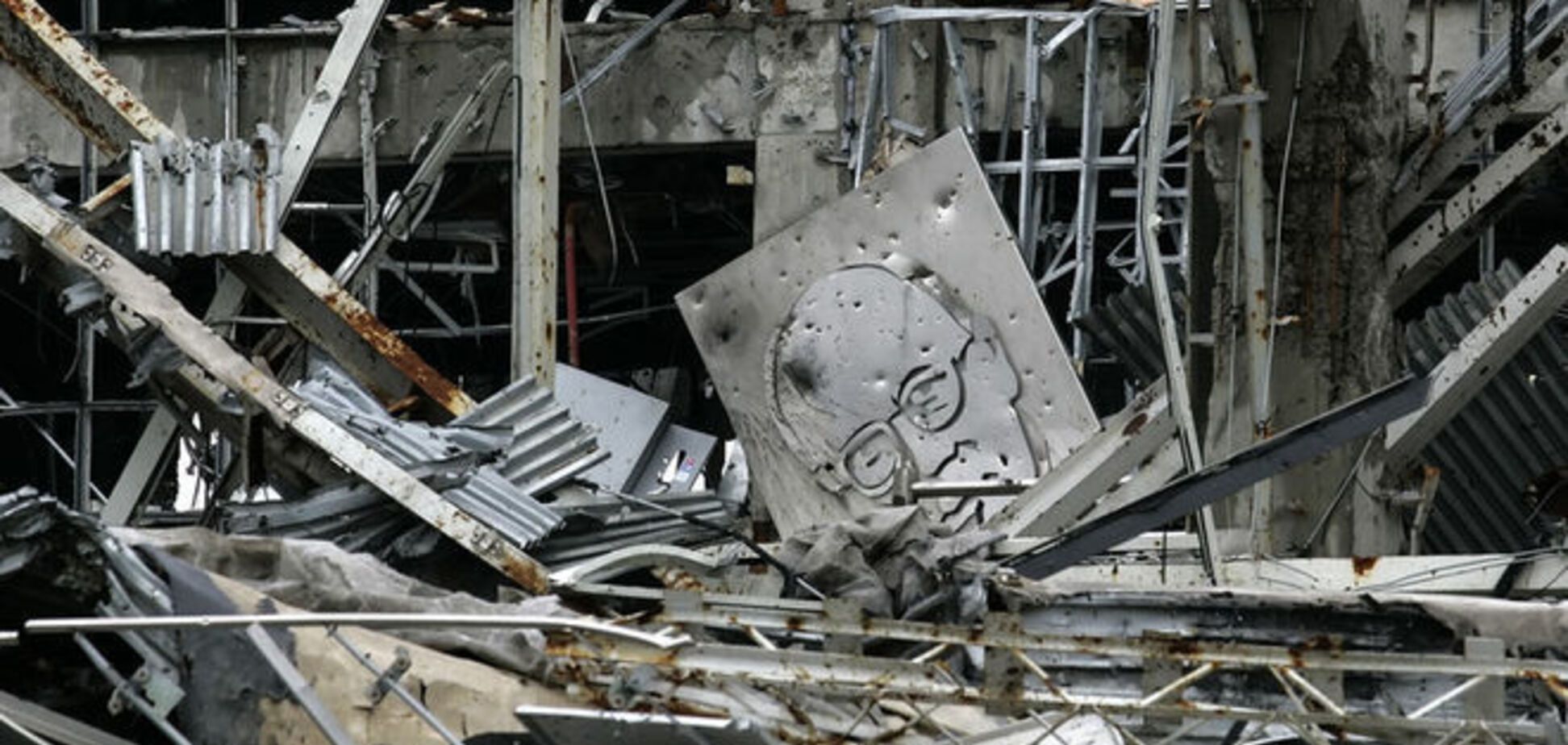 Люди террориста Гиви пилят здание донецкого аэропорта