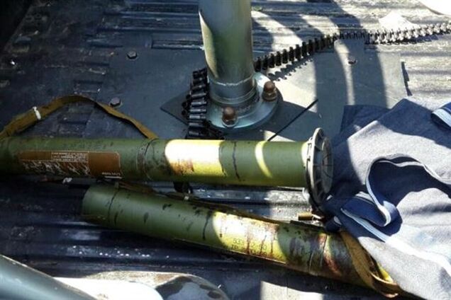 Бійці 'ПС' кинули закривавлені гранатомети і загиблого: фоторепортаж