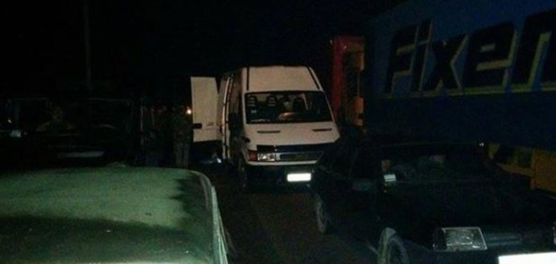 Дорога на Мукачево заблокирована КРАЗами и ЗИЛами