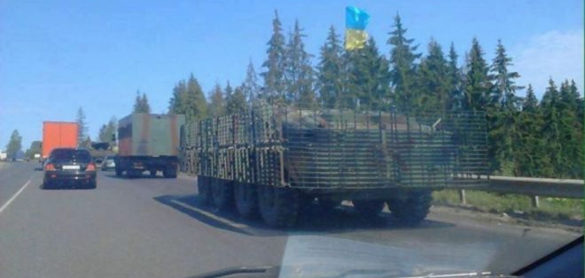 До Мукачева відправили військову техніку: фото- і Відеофакт