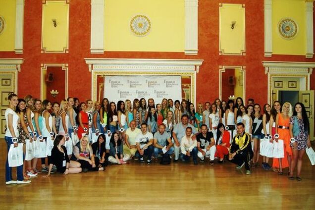 Пир во время чумы. В Донецке состоялся кастинг на конкурс красоты: фото красоток