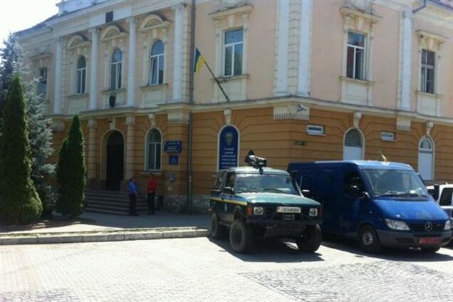 Вертолеты и спецназ. В сети показали, что сейчас происходит в Мукачево