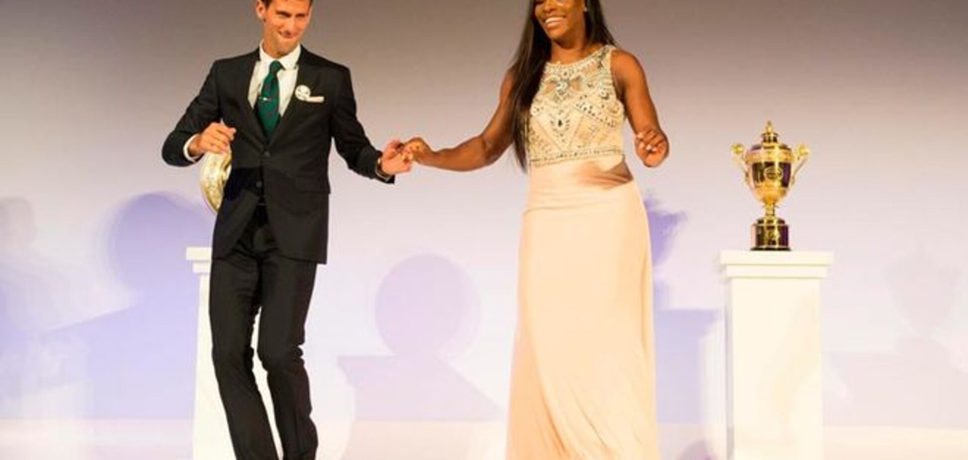 Самые знаменитые теннисисты поразили своим поведением на вечеринке