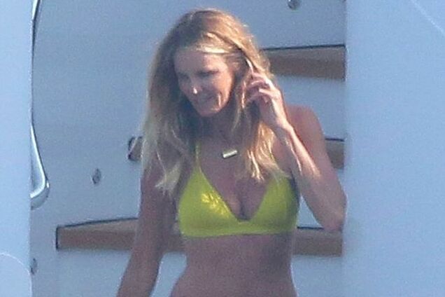 51-летняя Эль Макферсон в желтом бикини развлекалась на яхте миллиардера