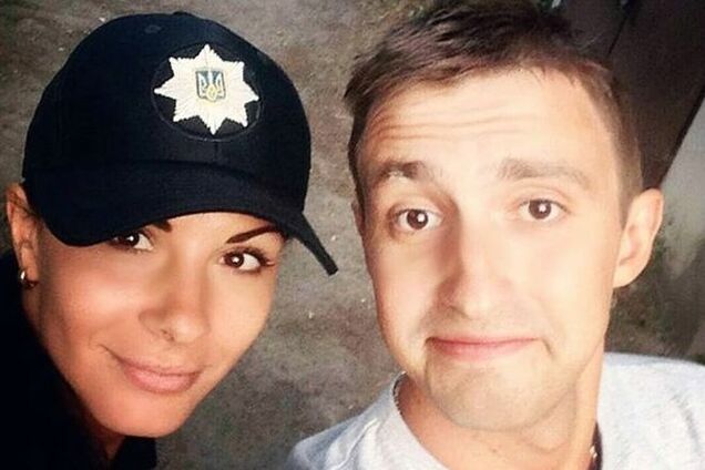 Красотка-коп, приехав на вызов, успокоила буйного петуха