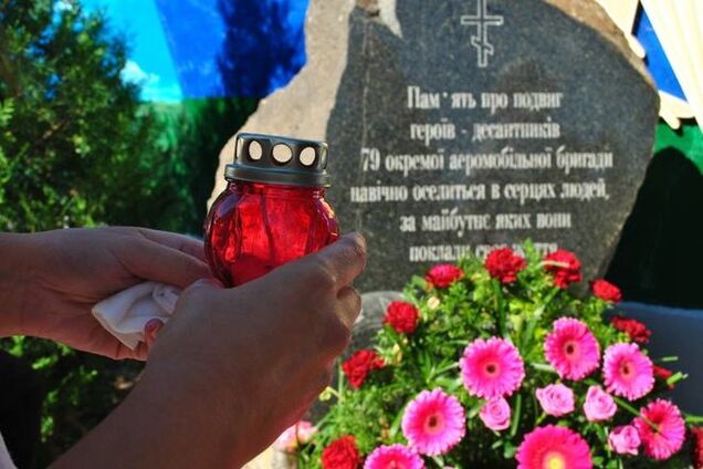 Дети войны: в сети появилось сжимающее сердце фото сына раненого украинского воина