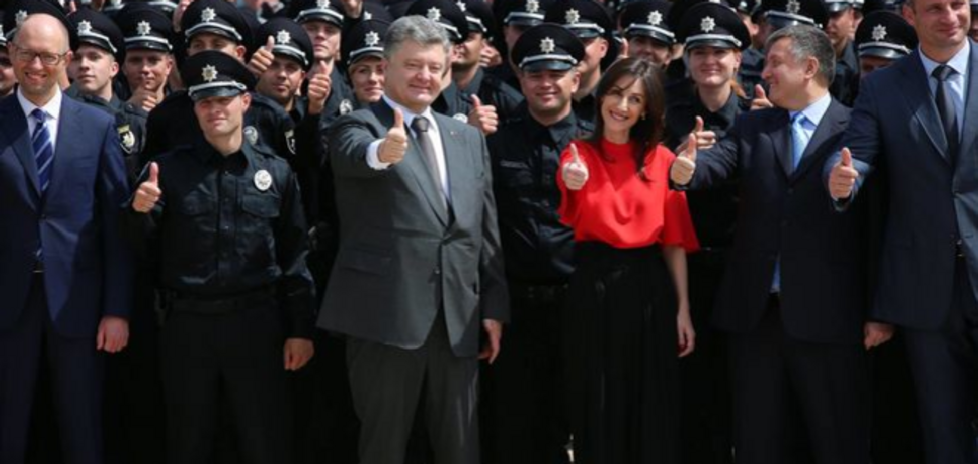 В Одессе показали 'новых' полицейских: фотофакт