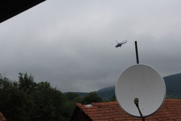 Бойцов 'Правого сектора' окружили вертолеты и военные: фоторепортаж спецоперации под Мукачево