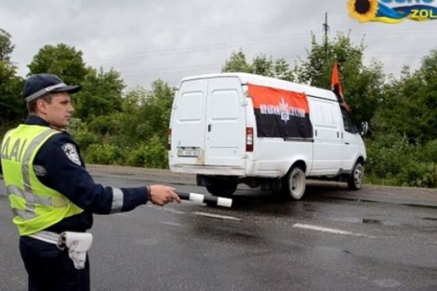 Во Львовской области 'Правый сектор' установил два блокпоста: видеофакт