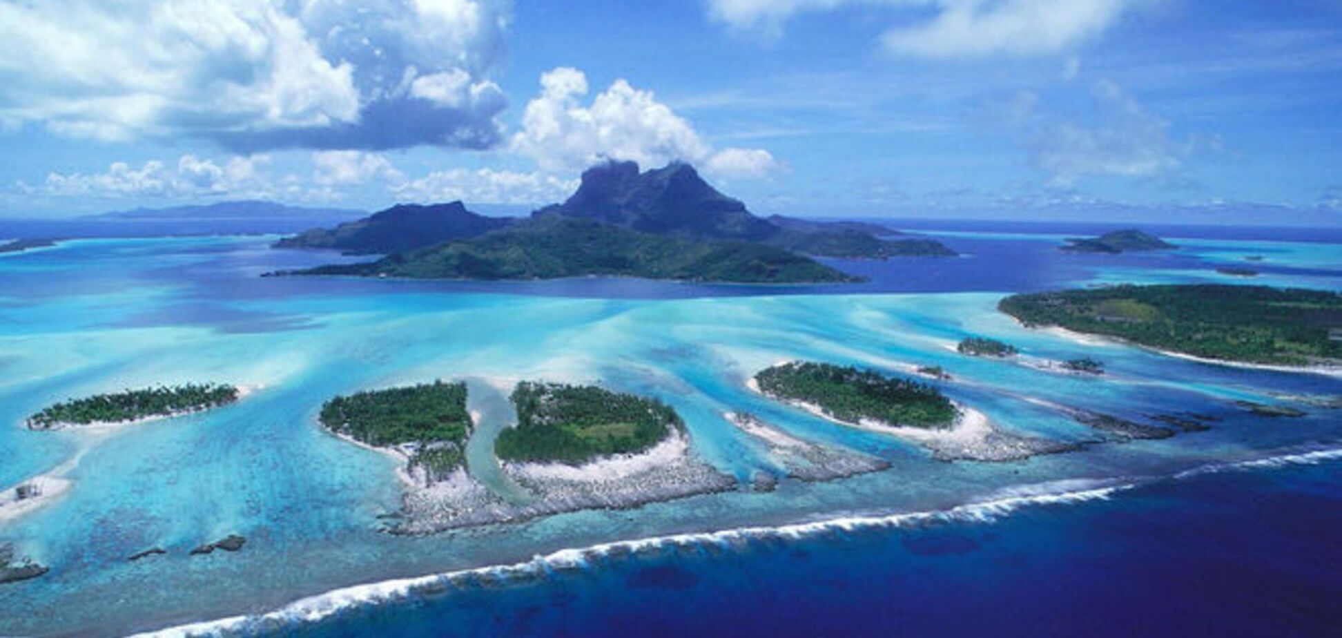 Назван самый живописный остров в мире: фото настоящего рая