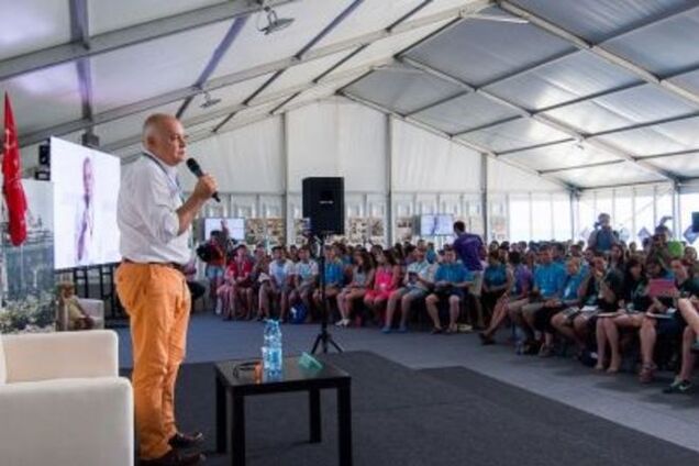 Ничего личного, просто бизнес: у Фирташа открестились от спонсорства форума Кремля