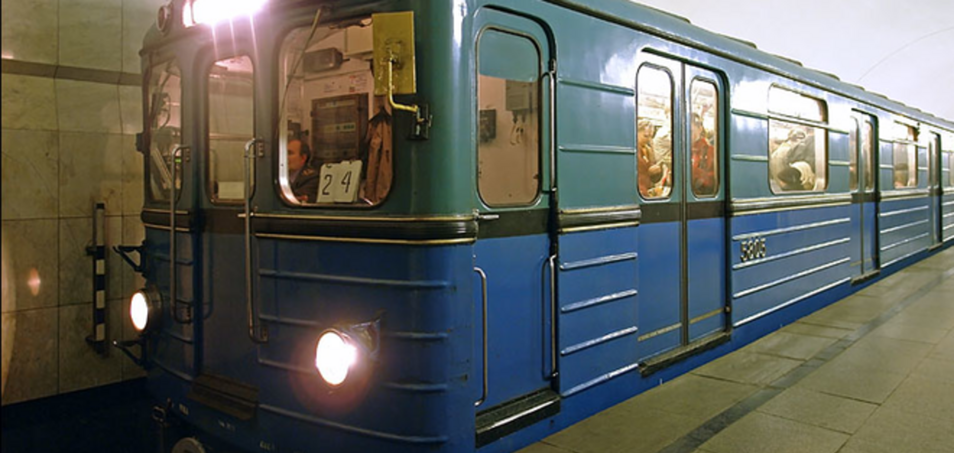 У київському метро грабіжник вирвав із рук пасажирки телефон