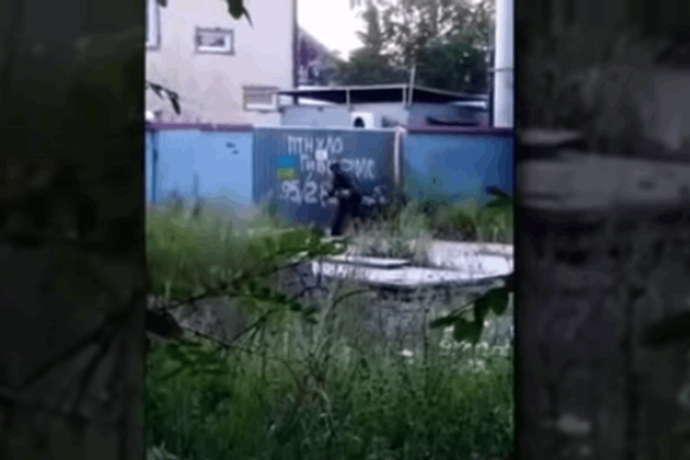 Бійці АТО під обстрілом намалювали послання до Путіна: відеофакт