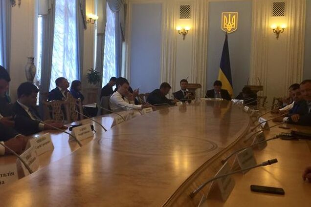 В Законе о местных выборах есть норма, позволяющая участие в выборах ПР и КПУ - нардепы