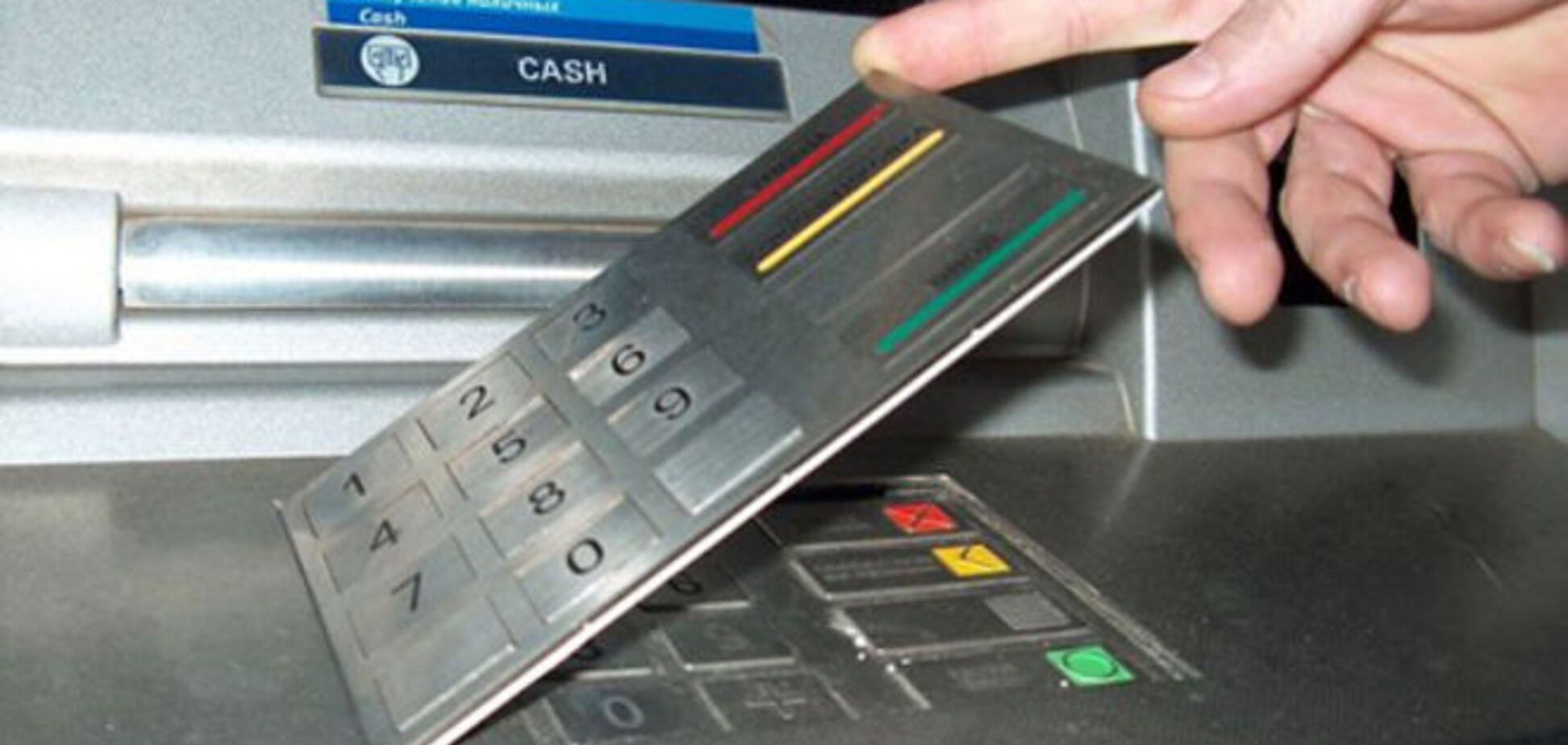 В Україні з'явилася нова схема шахрайства з банкоматами: як себе вберегти