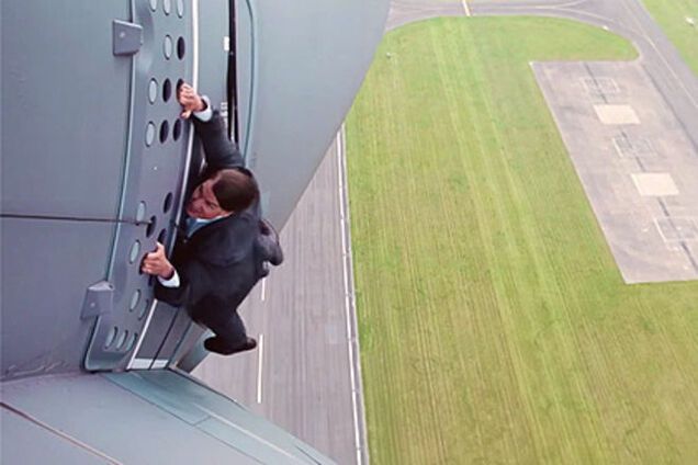 Захватывающее видео со съемок 'Миссия невыполнима 5': опасный трюк Тома Круза