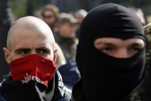 При обыске офиса 'ПС' в Ужгороде силовики изъяли оружие и боеприпасы