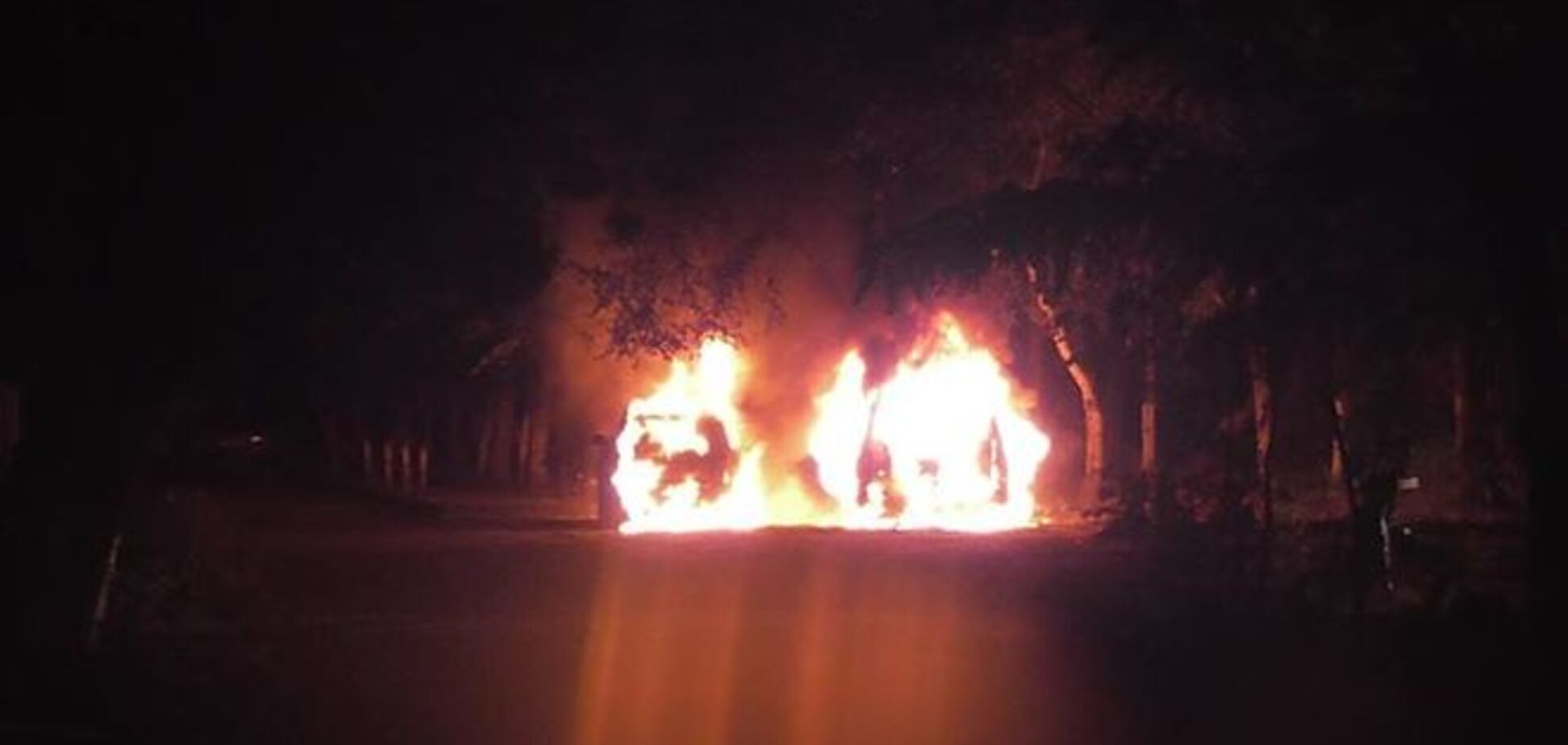 Переполох в Ужгороде: очевидцы сообщили о стрельбе и сгоревших авто. Фото и видео с места ЧП