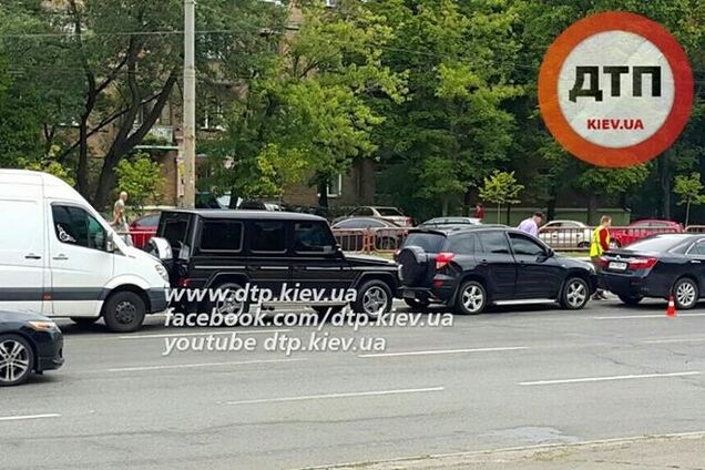 В Киеве 'паровозиком' столкнулись пять автомобилей: фотофакт