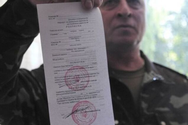 Юристы объяснили, законно ли вручать повестки на рабочем месте