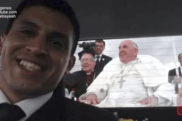 'Теперь я - звезда': водитель Папы Римского прославился после селфи с Франциском
