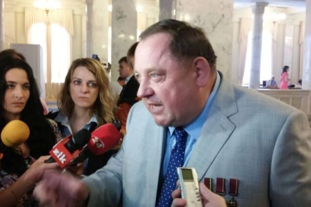 Экс-ректор Мельник явился в Верховную Раду