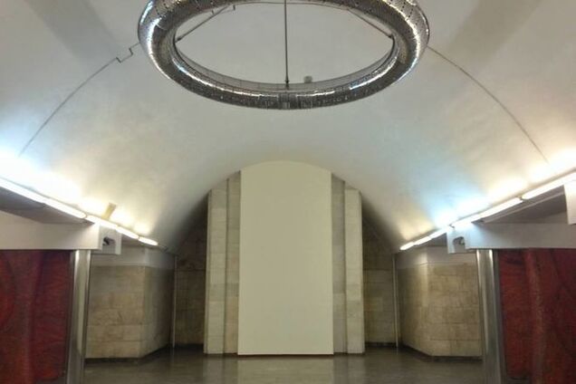 В киевском метро демонтировали коммунистическую символику