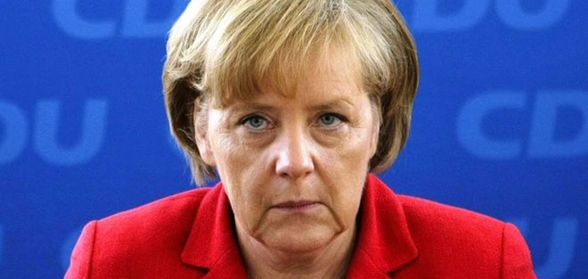 В сети 'фотожабами' высмеяли попытку Меркель успокоить палестинскую девочку