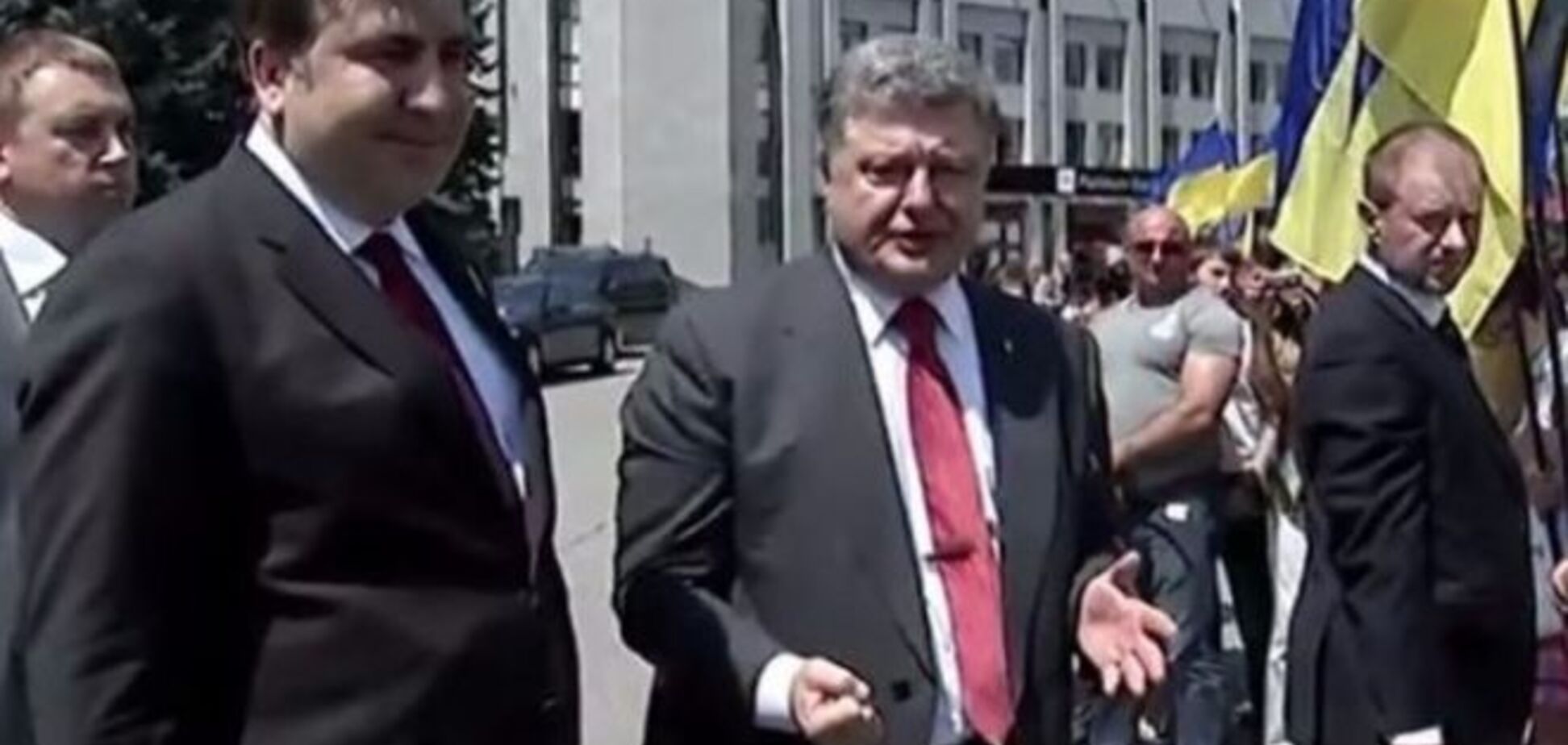 Політики посилили свою безпеку: бронепапкі у охоронців Саакашвілі і секрет 'Мерседеса' Гонтаревої