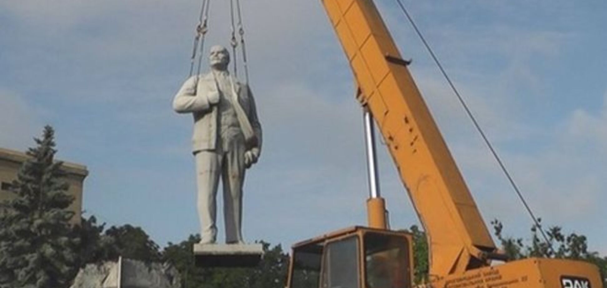 В Геническе тихо и мирно сняли Ленина