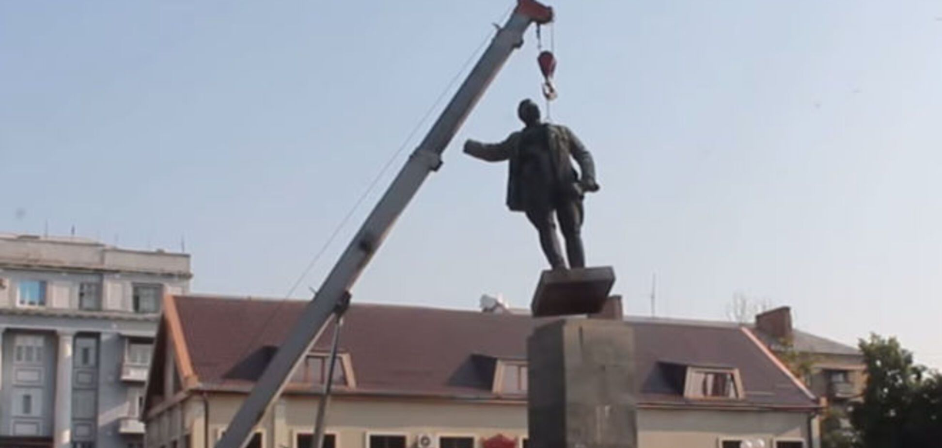 В Артемовске снесли памятник основателю Донецко-Криворожской республики