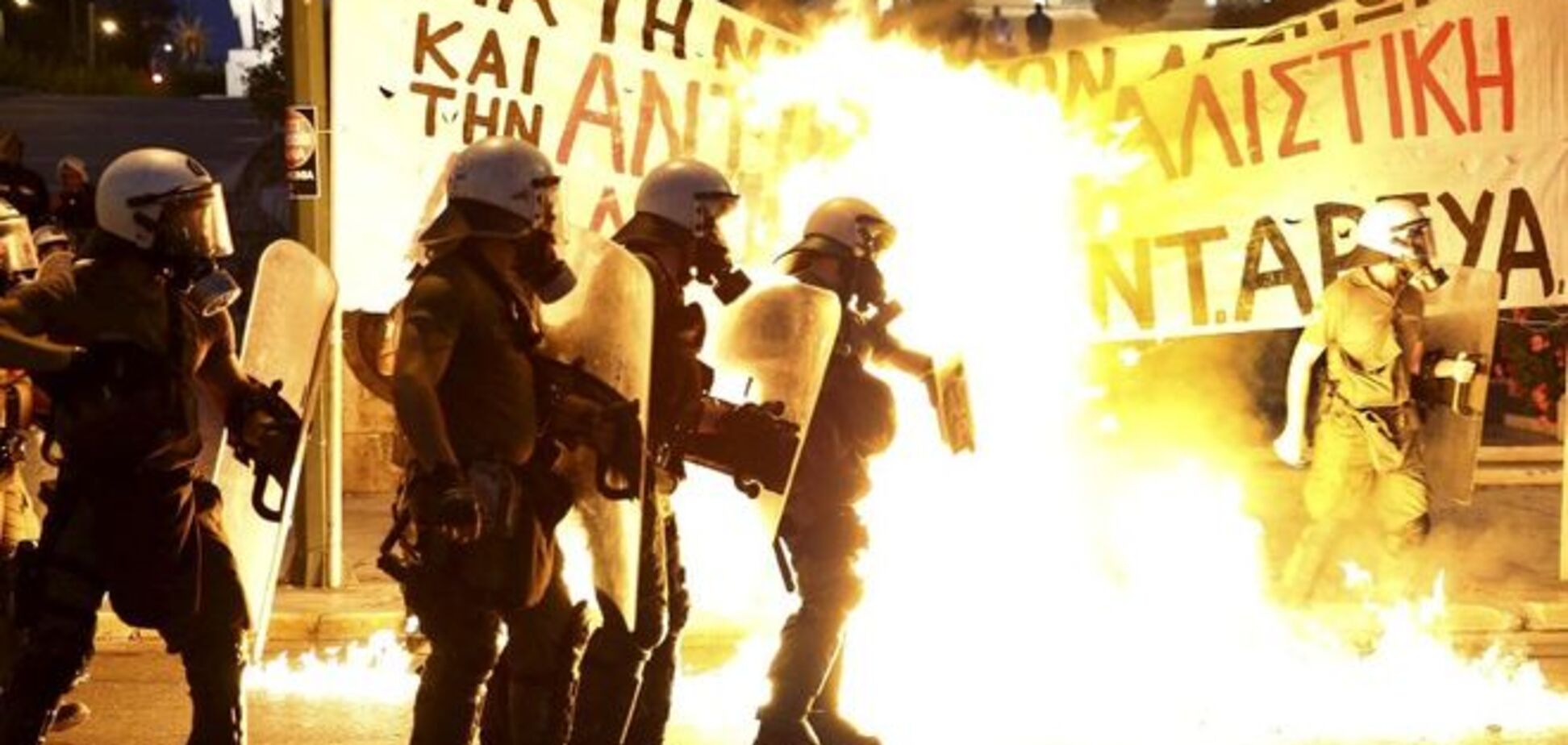 Протесты в Греции: в правящей партии Ципраса произошел раскол