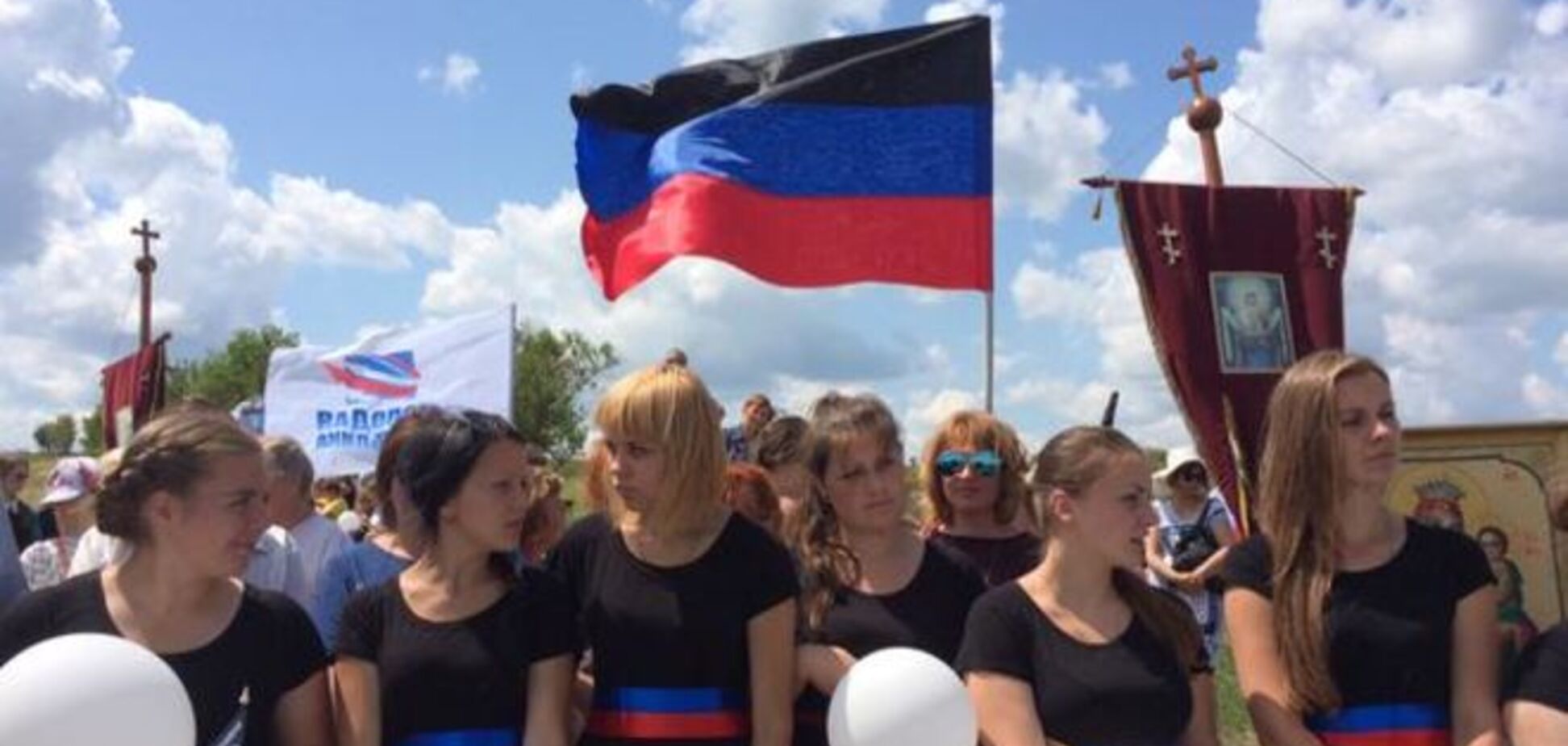 Шары и флаги: как в 'ДНР' поглумились над жертвами сбитого Boeing-777: фотофакт