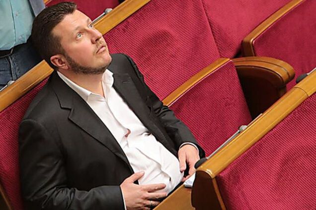 Симфония 'кнопкодавства': нардеп из 'Відрождення' умудрился проголосовать за 6 коллег одновременно, фотофакт