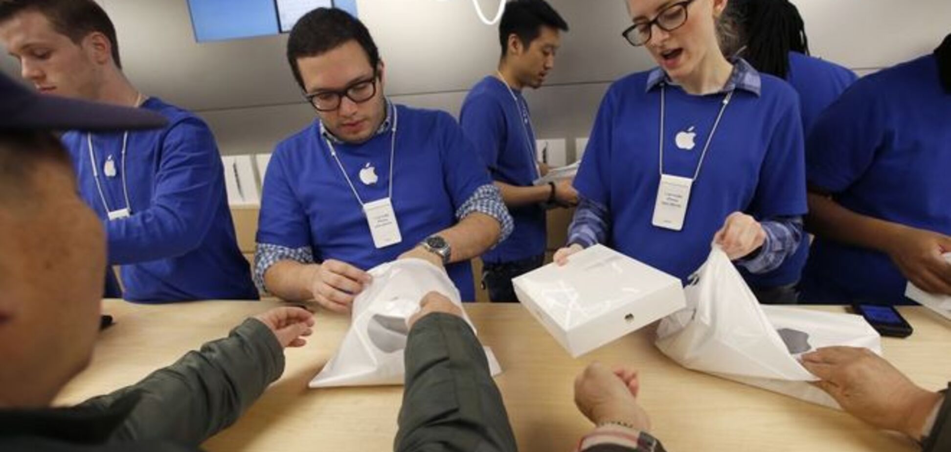 На Apple подали в суд из-за унижающих досмотров сотрудников