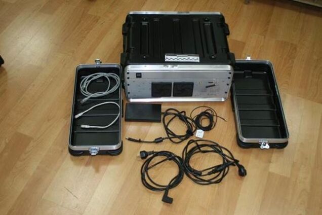 У Києві вилучили комплекс, який міг одразу 'слухати' 128 мобільників