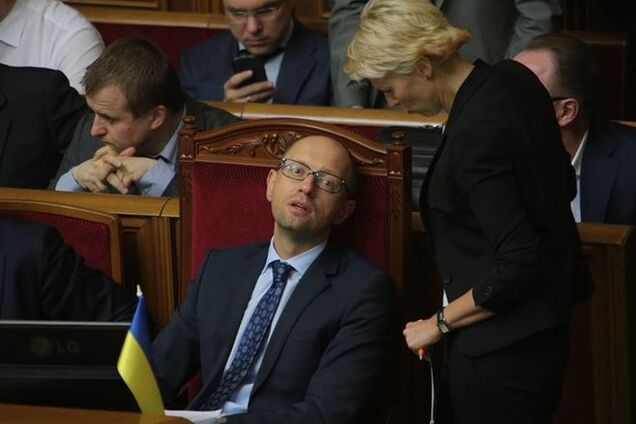 Яценюка в Раде застали 'спящим' с открытыми глазами: фотофакт