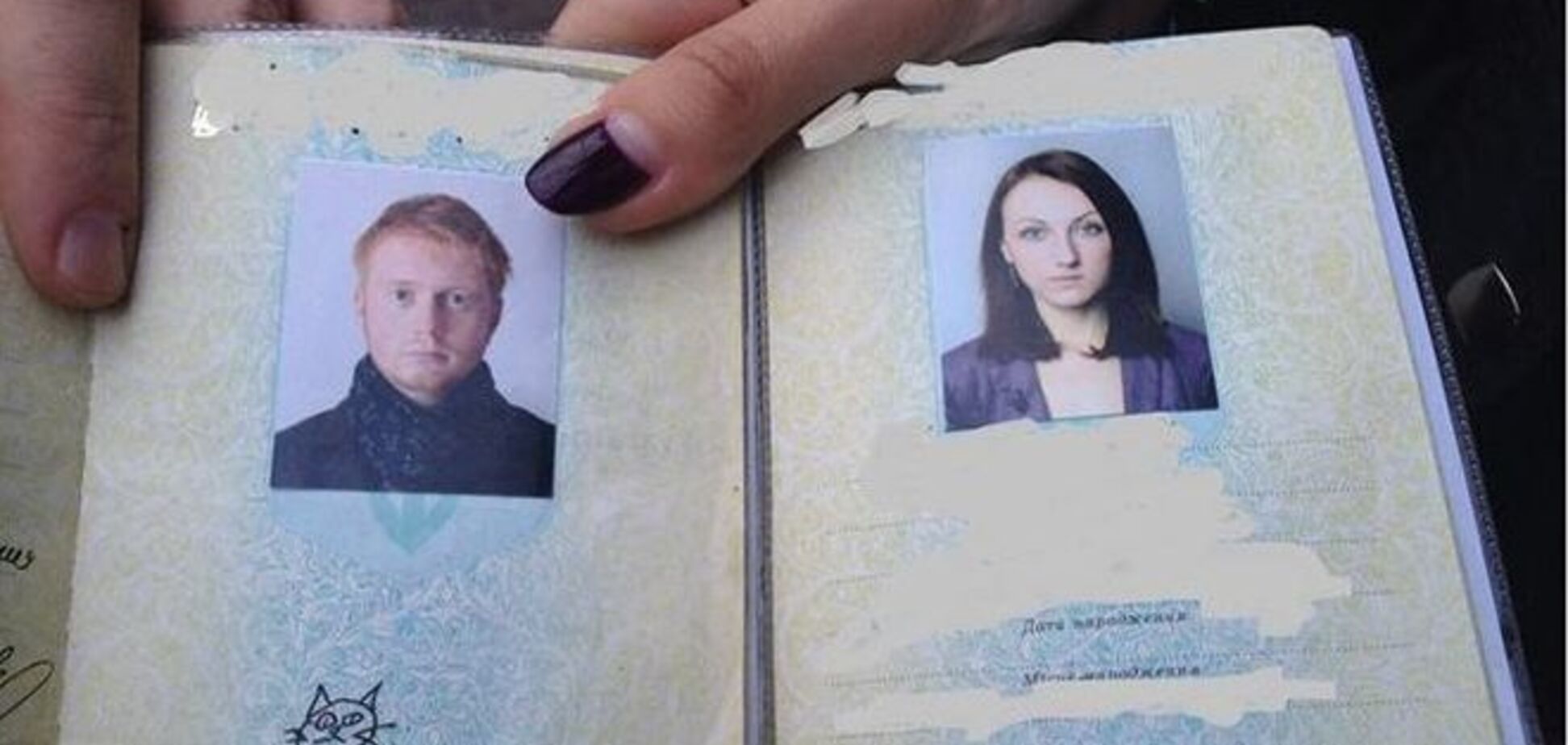 Українці намалювали котів на місці підписів у паспорті: фотофакт