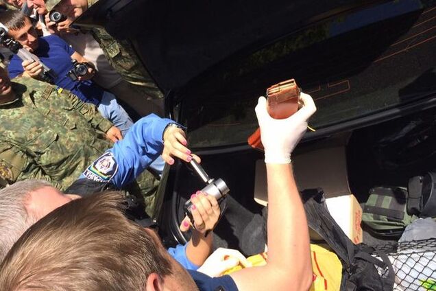 Скандал на 205-му окрузі: у машині Березенка виявлені гроші й автоматні ріжки з набоями