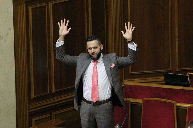 Шик і блиск: заступник голови Мінекономрозвитку 'вразив' Раду своїм стилем - фотофакт