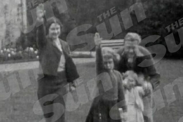 Королівський скандал. У Британії показали 'нацистське привітання' Єлизавети ІІ: опубліковані фото