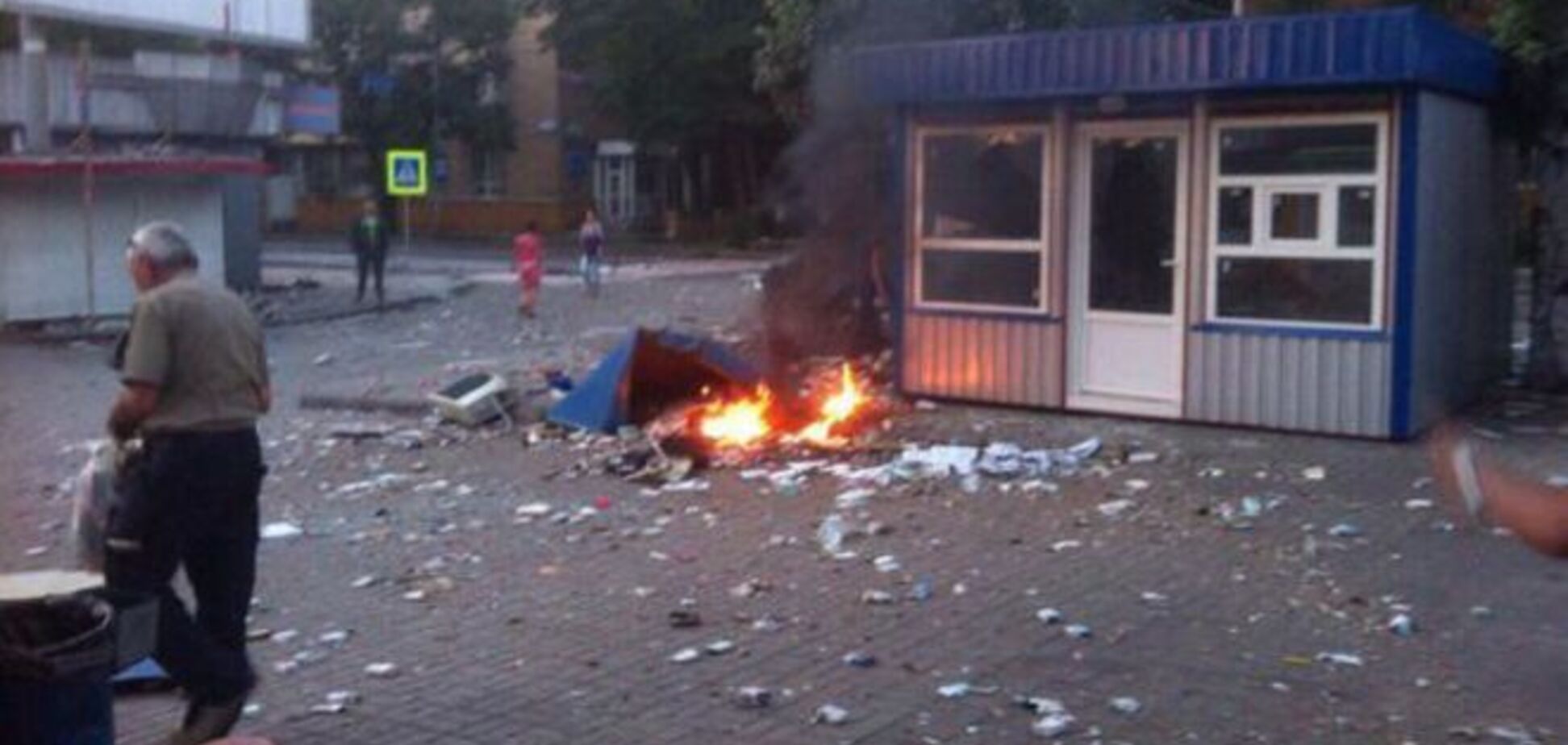 Неспокойный вечер в Донецке: обстрелы и танки террористов