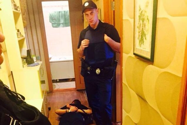 Поліція затримала у Києві двох квартирних злодіїв