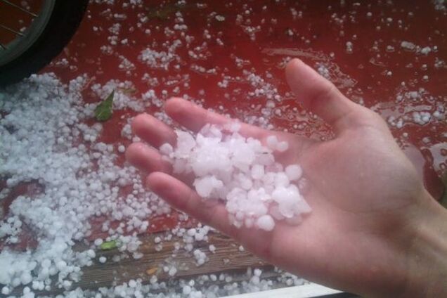 На weekend Івано-Франківськ накрило градом і ураганом: опубліковані фото і відео